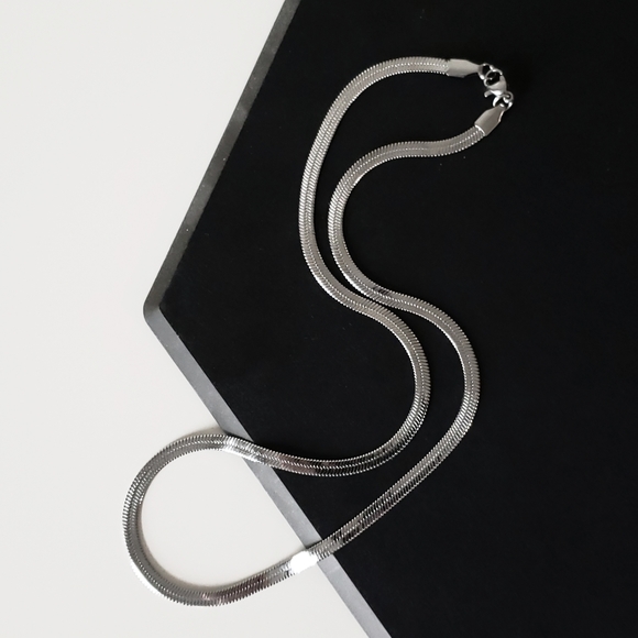 NEW 4MM Stainless Steel Silver Flat Herringbone Snake Chain Necklace - Picture 4 of 9